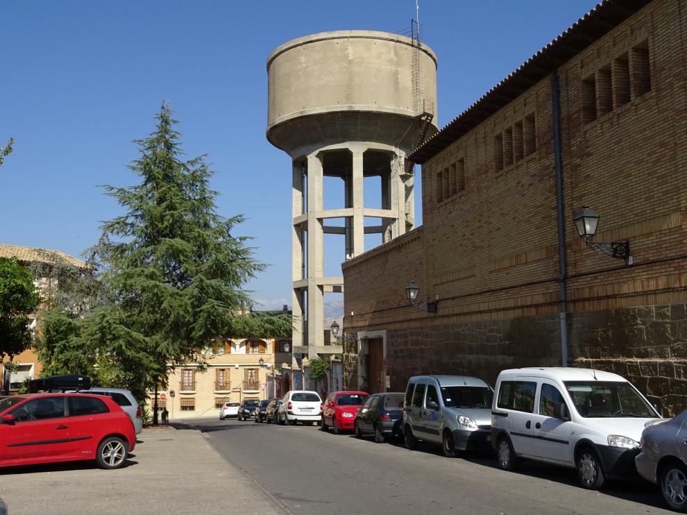 El depósito de agua tiene una altura de 35 m en la cúspide y está en la calle General Alsina