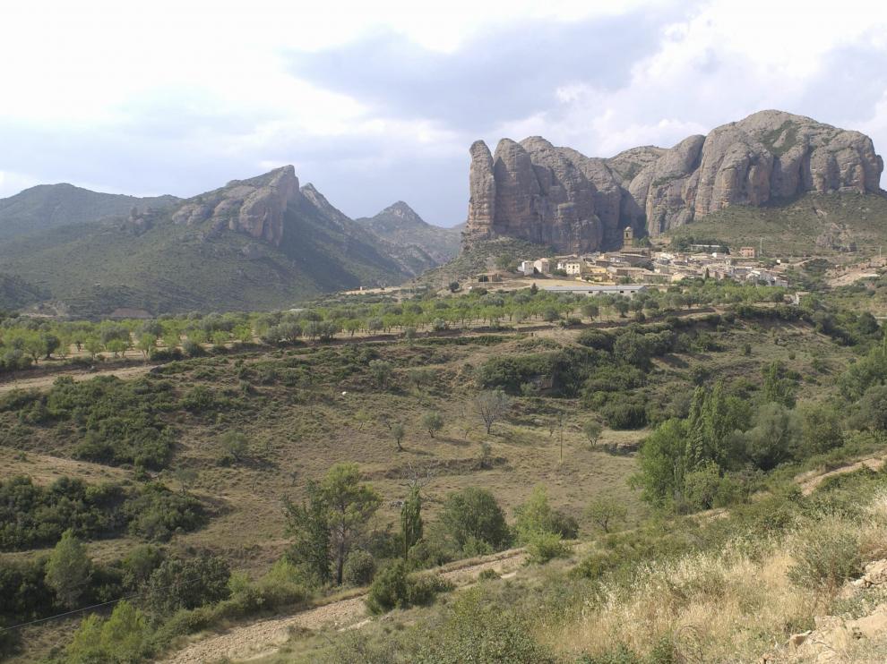 La localidad de Agüero, en La Hoya de Huesca, conocida sobre todo por sus mallos.