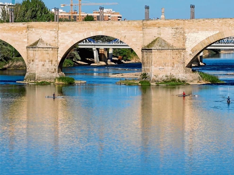 El río Ebro a la altura del Puente de Piedra de Zaragoza