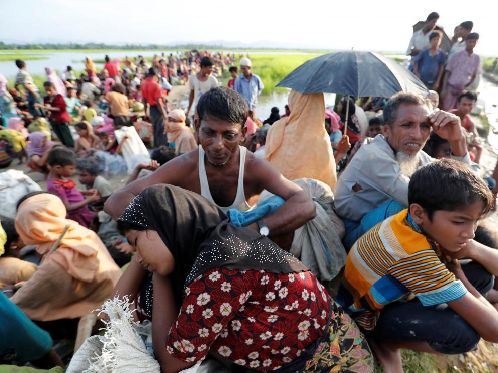Birmania no reconoce la ciudadanía a los rohinyás sino que los considera inmigrantes bengalíes, y desde hace años les impone múltiples restricciones, incluida la privación de movimientos.