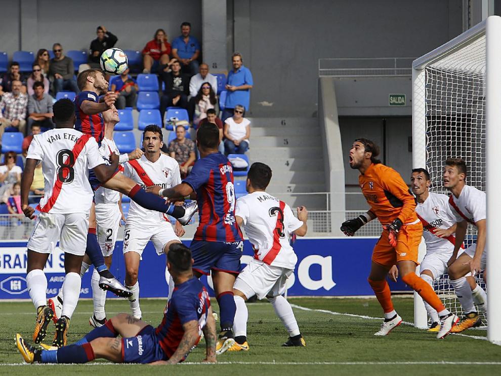 Un momento del partido reciente que disputó el Sevilla Atlético en Huesca el pasado mes de septiembre, choque que acabó 0-0.