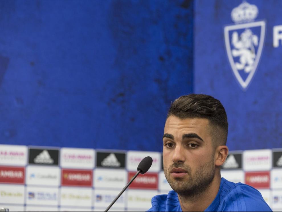 Alain Oyarzun en la sala de prensa.