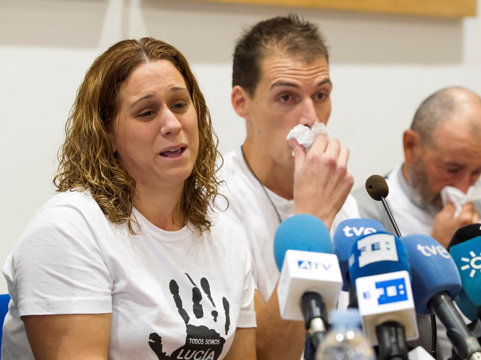 Los padres de Lucía Vivar, la niña de 3 años hallada muerta en la vía del tren el pasado 28 de julio.