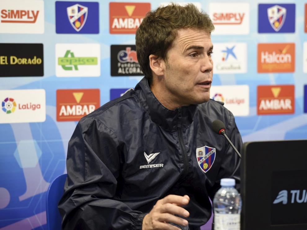 Rubi, durante una rueda de prensa en El Alcoraz.