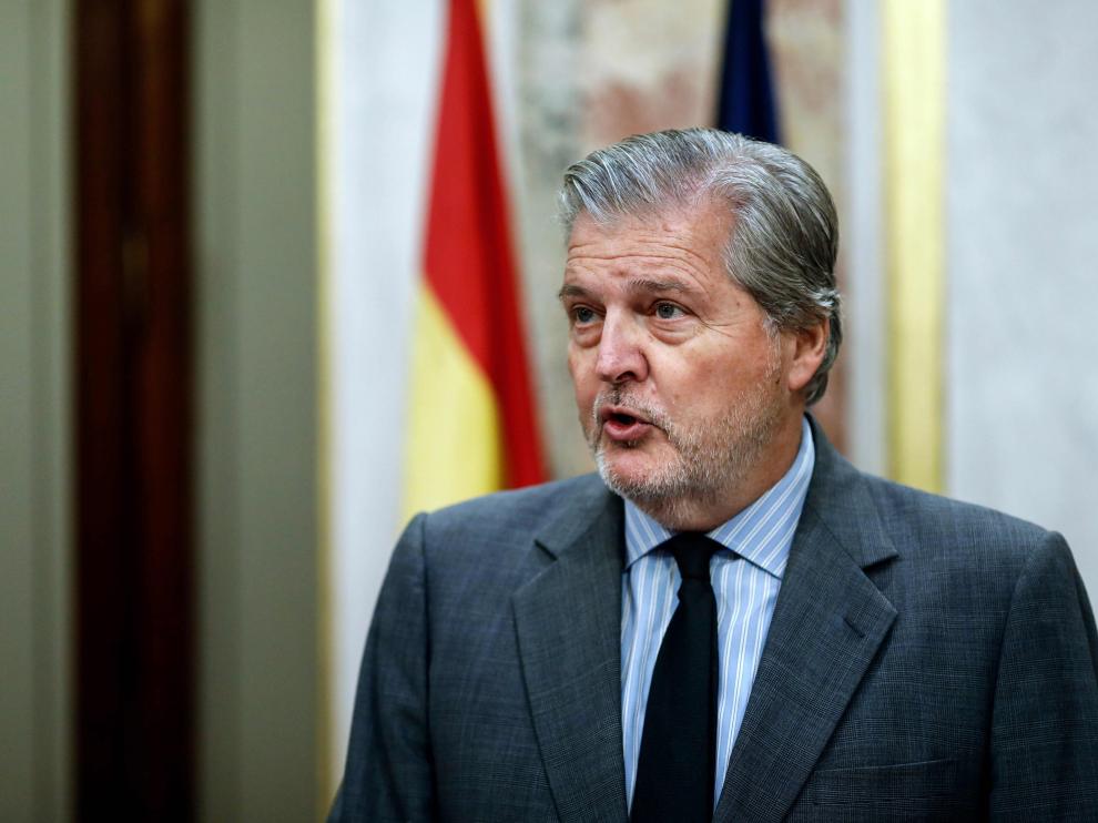 El portavoz del Gobierno, Íñigo Méndez de Vigo, respondiendo a la carta de Puigdemont en nombre del Ejecutivo.