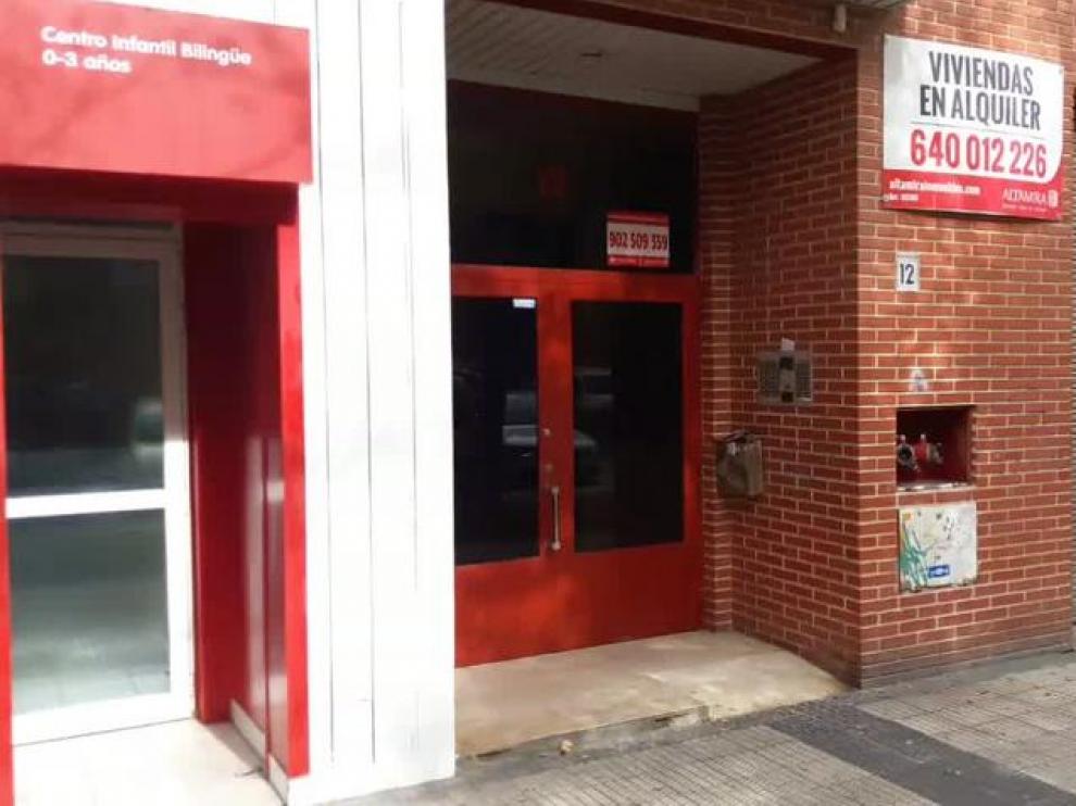 Angustia en un bloque del Actur donde entran okupas