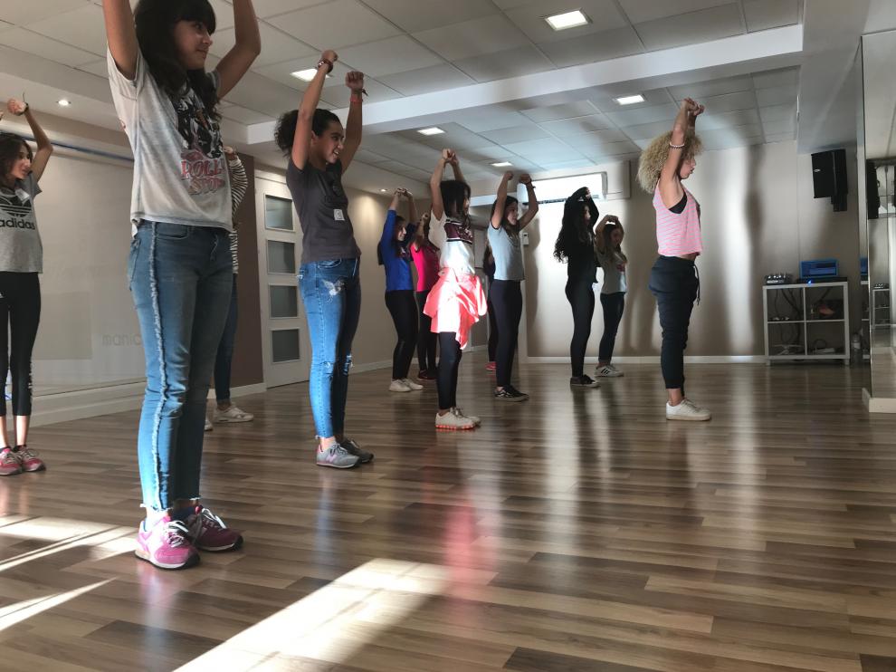 Casi una treintena de adolescentes participaron en el casting