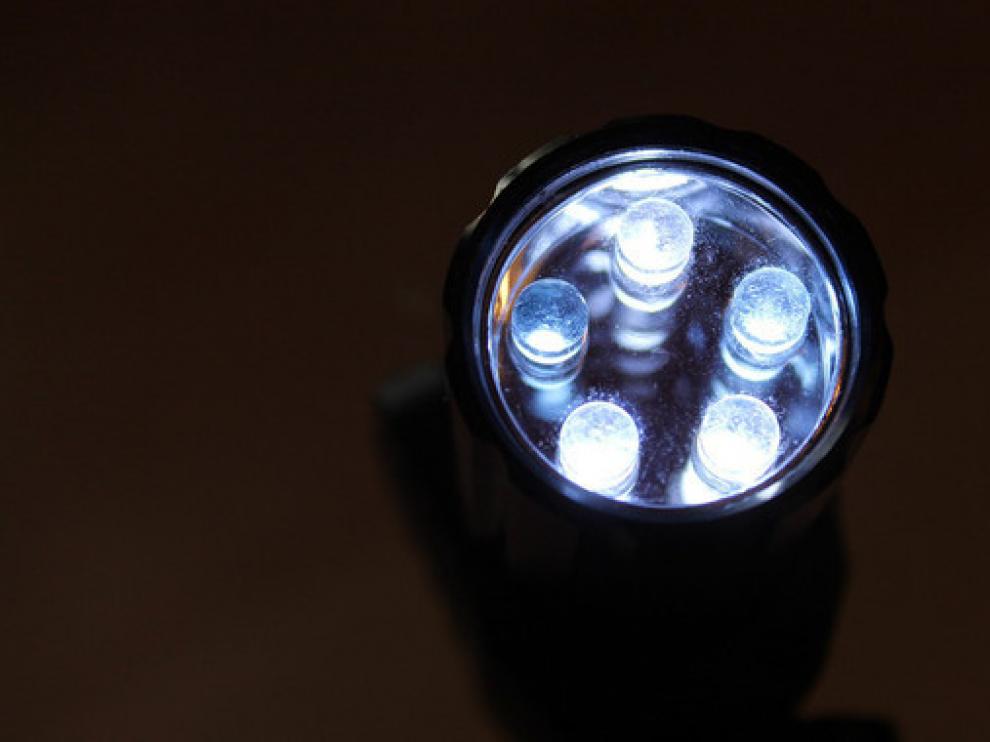 El equipo ha evaluado más de una veintena de tipos de lámparas LED de baja potencia y ha comprobado que su precio no guarda relación con la calidad de su energía