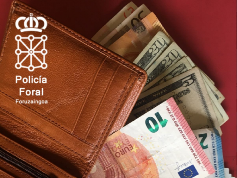El joven de Castejón se la encontró, cuando salía de sellar la tarjeta de desempleo en una oficina de Tudela.
