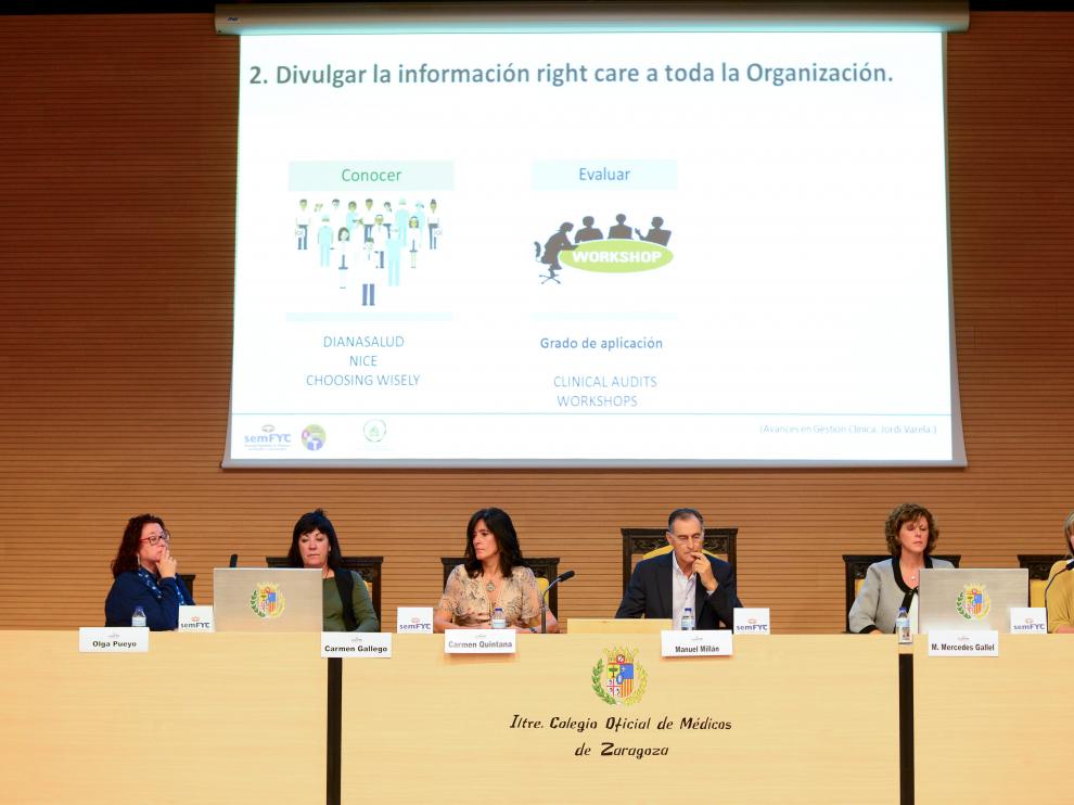 Una de las mesas redondas del encuentro nacional celebrado este sábado en el Colegio de Médicos de Zaragoza