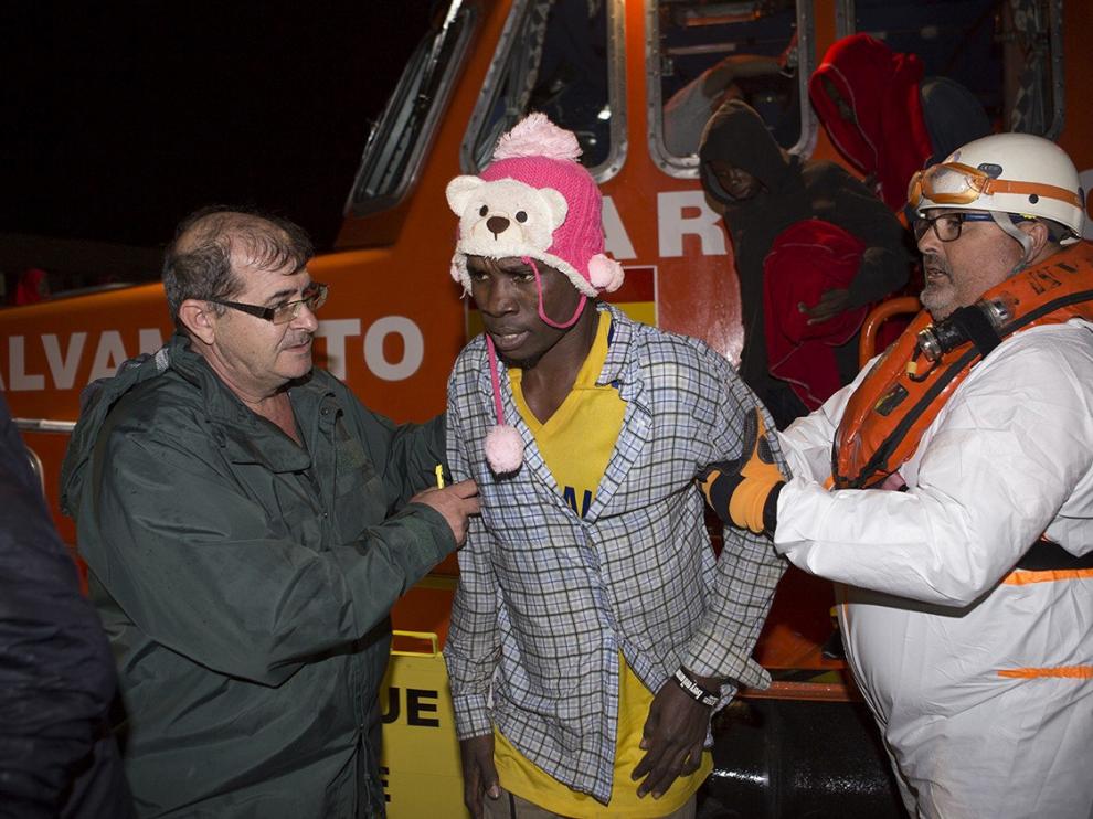 Llegada al puerto de Motril de 65 inmigrantes, el pasado jueves.