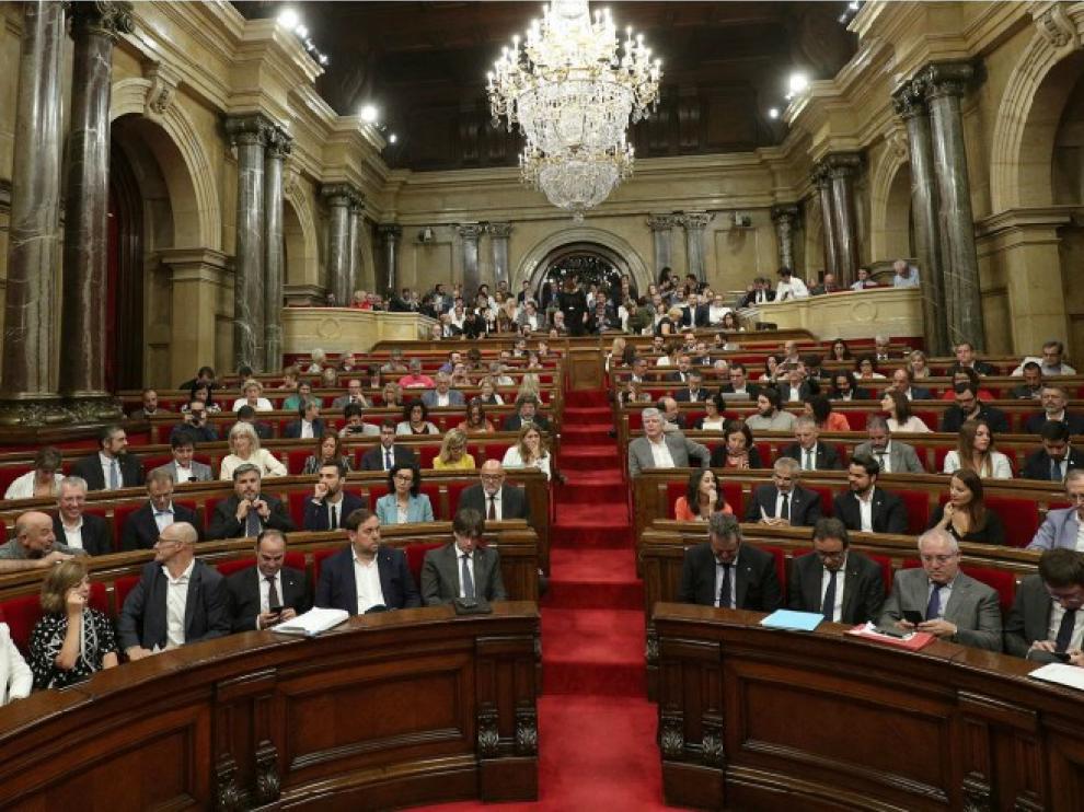 El parlamento catalán y el Senado español acogerán esta semana importantes plenos con la crisis secesionista de fondo.