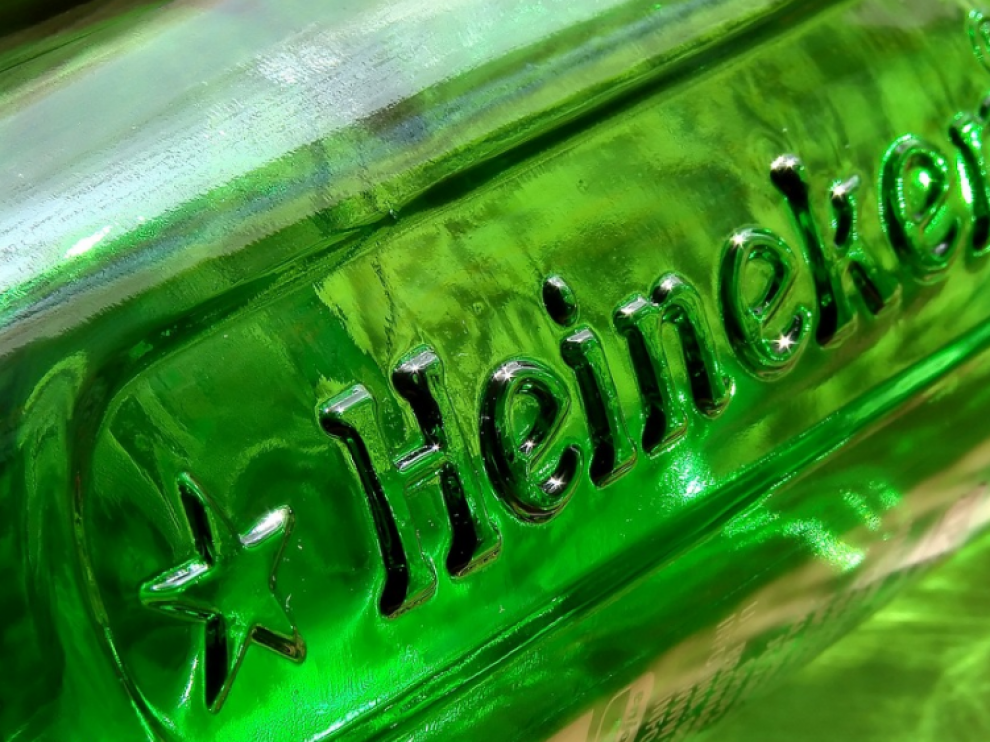 Imagen de un botellín de Heineken.
