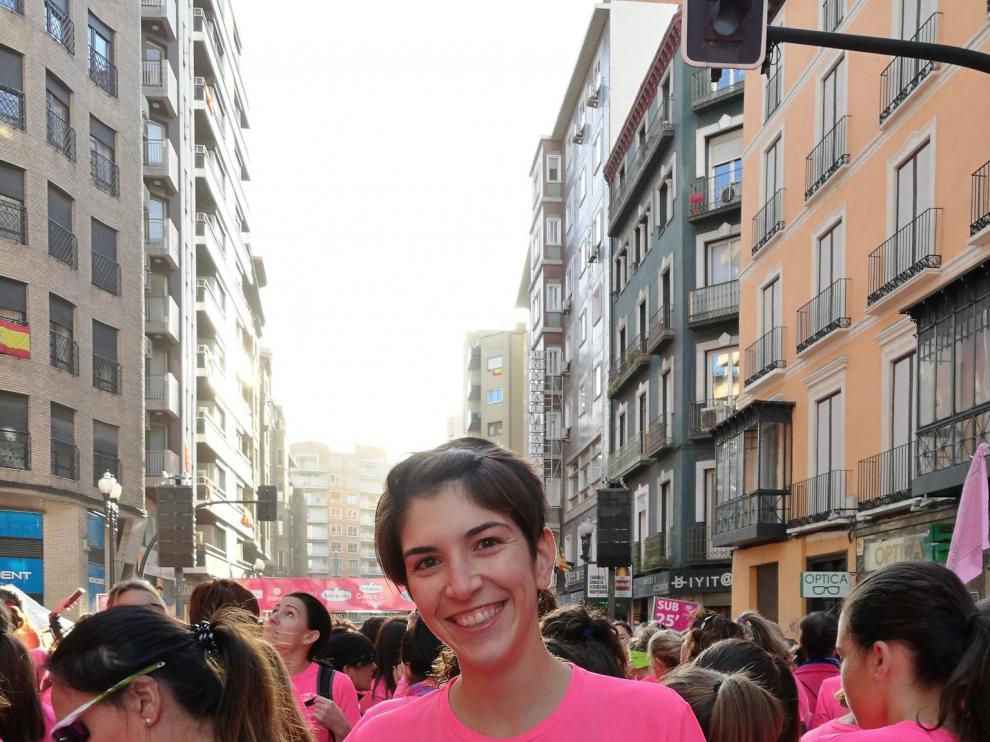 Barba hace el signo de la victoria antes de la cita.