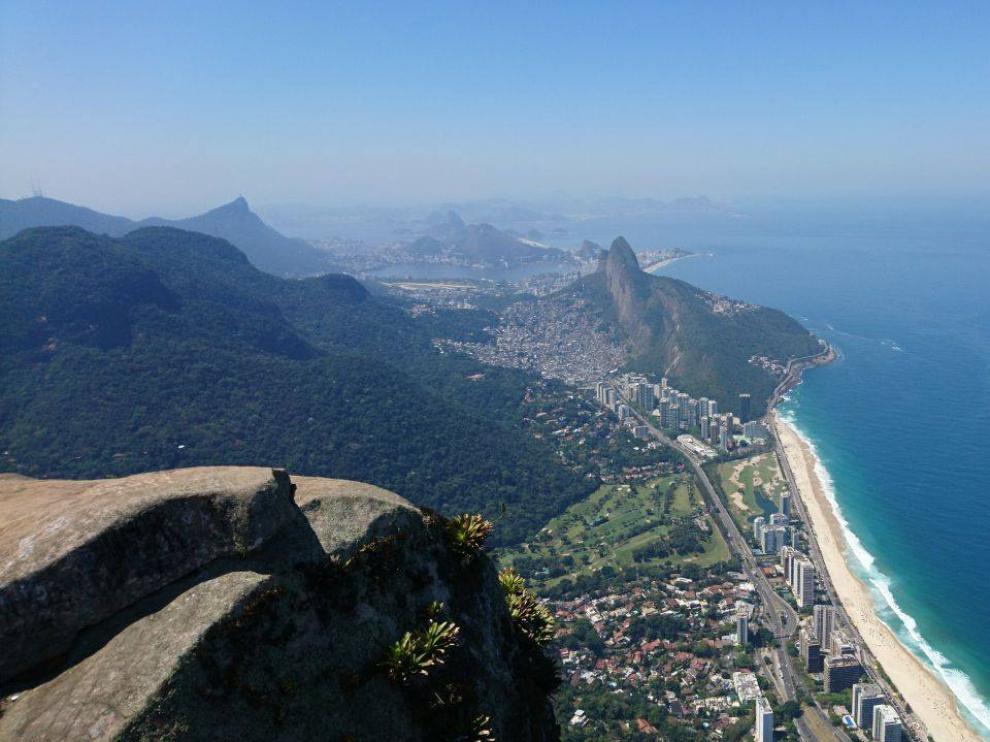 La 'favela' de Rocinha, detrás del Morro de Dois Irmãos