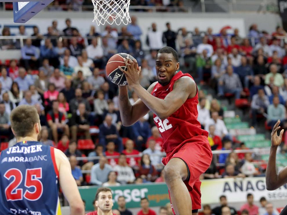 Varnado entra a canasta, durante el partido ante el Morabanc.