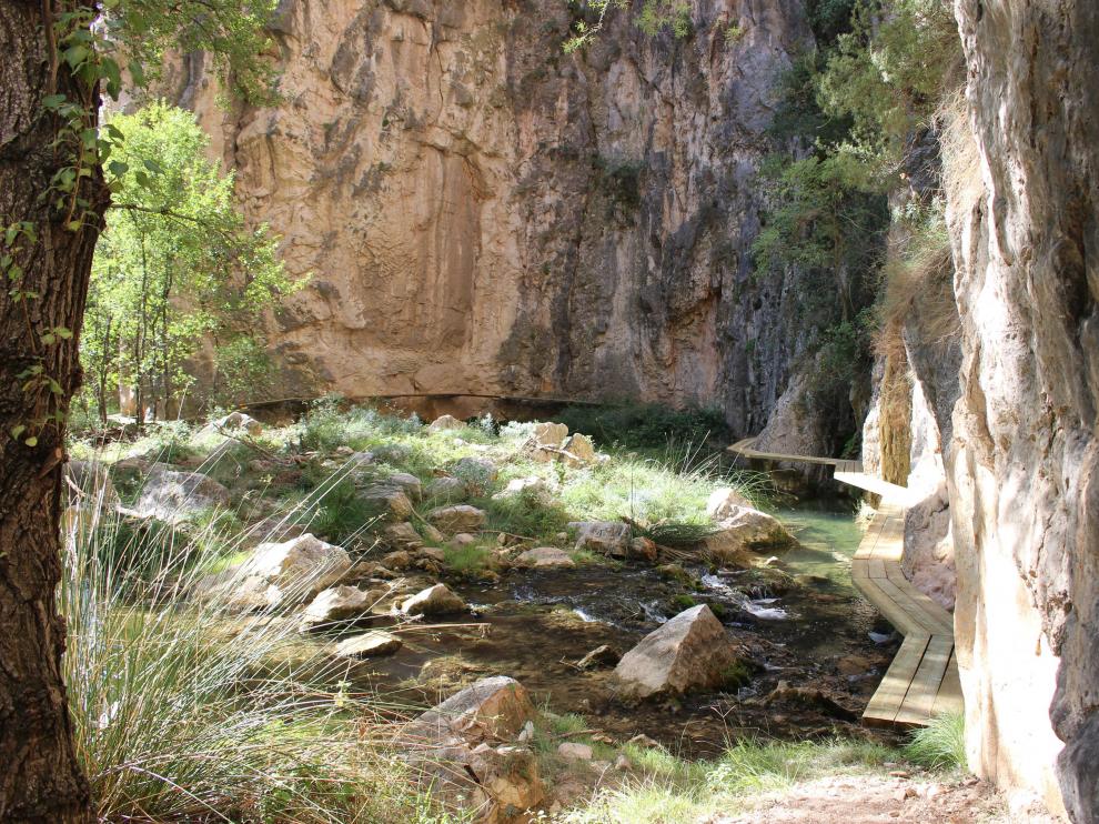 Pasarelas instaladas en el río Guadalope, en el Estrecho de Valloré, en el Maestrazgo.