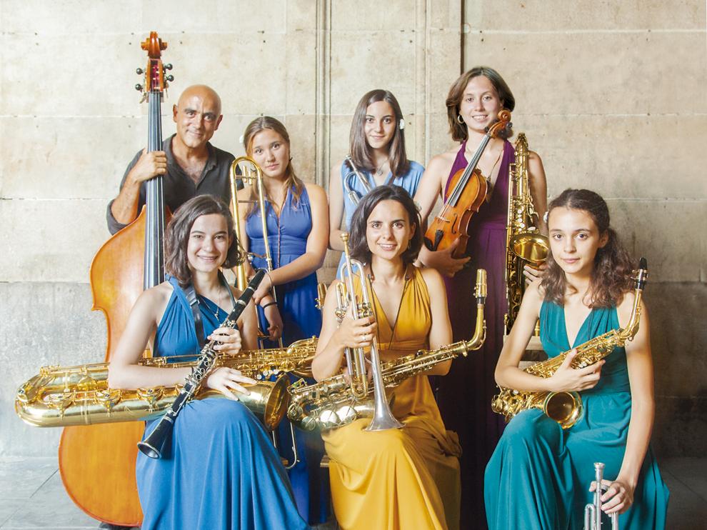 El ensemble de Joan Chamorro y su grupo de vocalistas que también son multiinstrumentistas.
