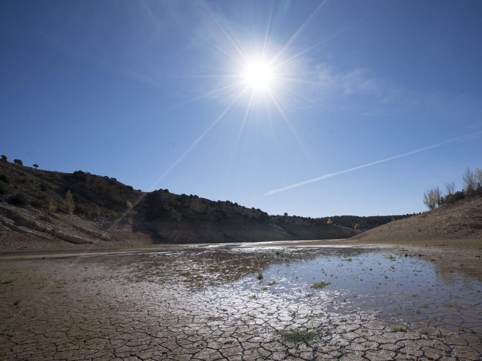 Deprimente imagen del pantano de El Arquillo que abastece la ciudad de Teruel