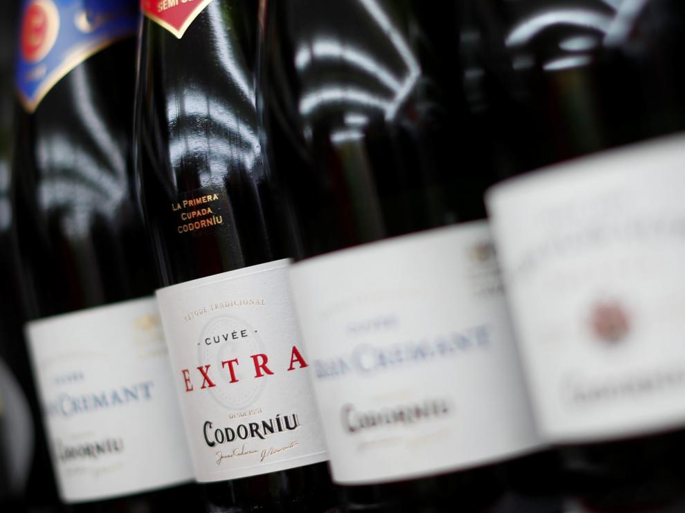 Botellas de Codorniú en un superpercado