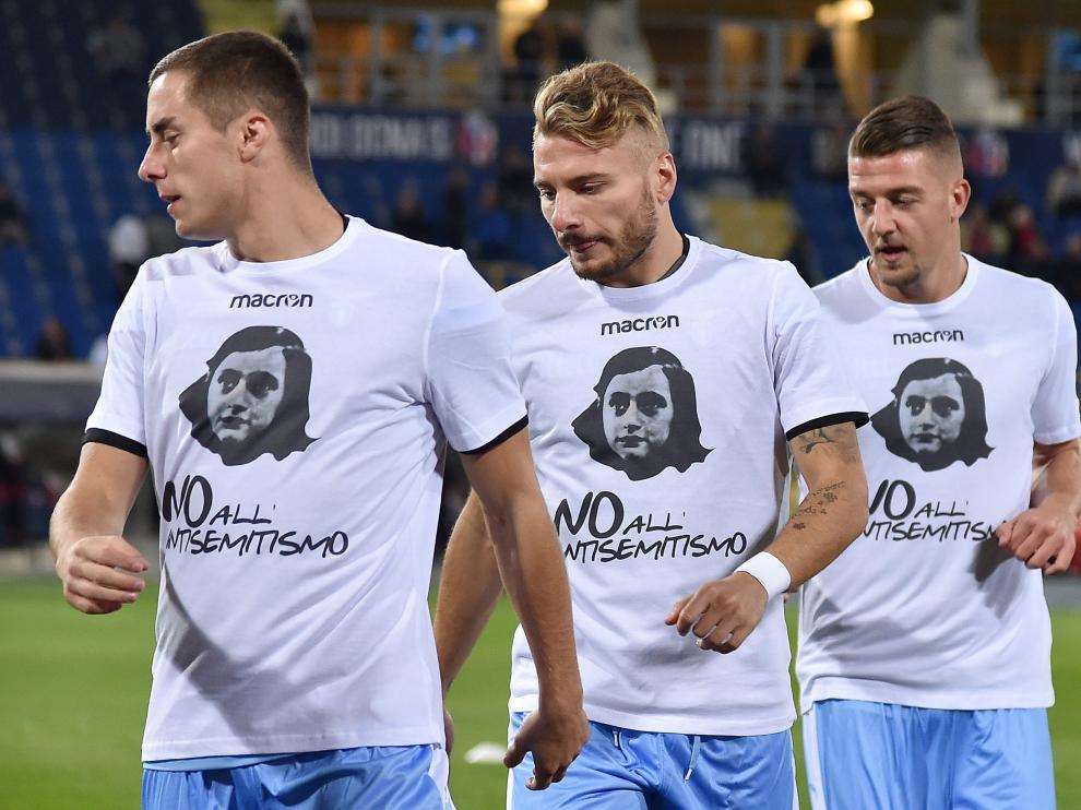 Los jugadores del Lazio, con camisetas de Ana Frank.