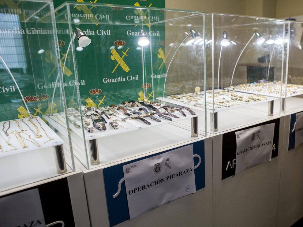 La Policía y la Guardia Civil lograron recuperar muchas de las joyas robadas por los detenidos en la operación Picaraza.