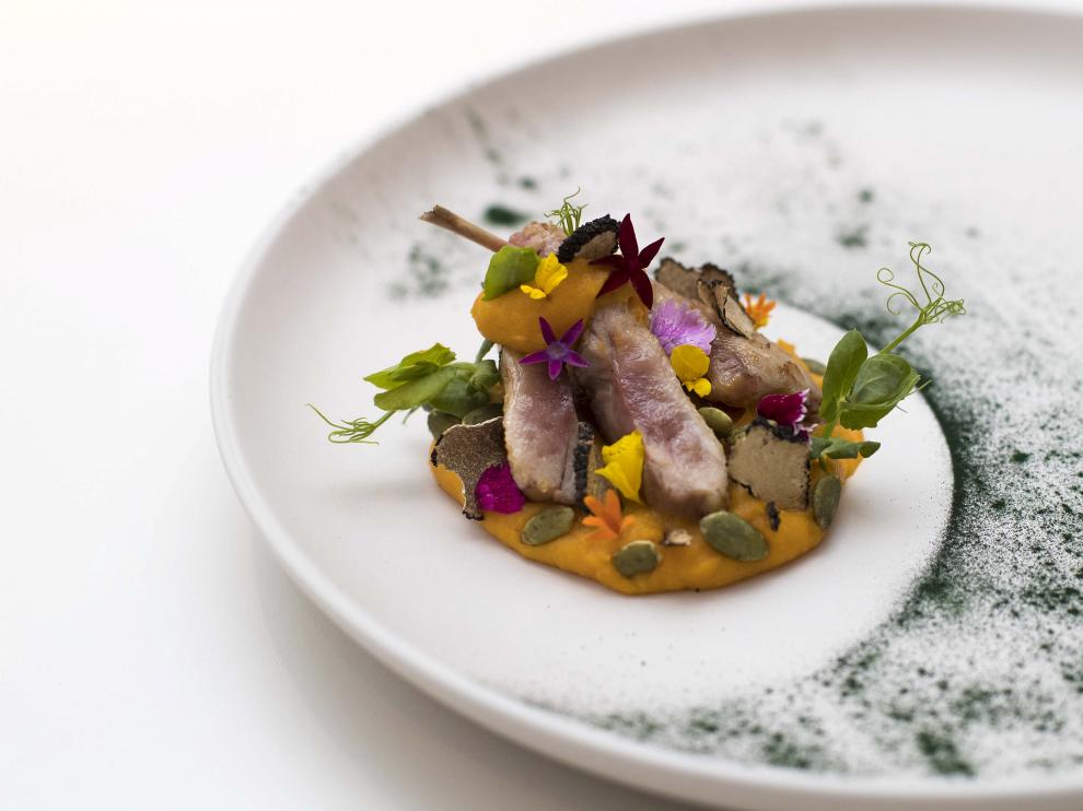 Codorniz con cremoso de calabaza y Tuber uncinatum.