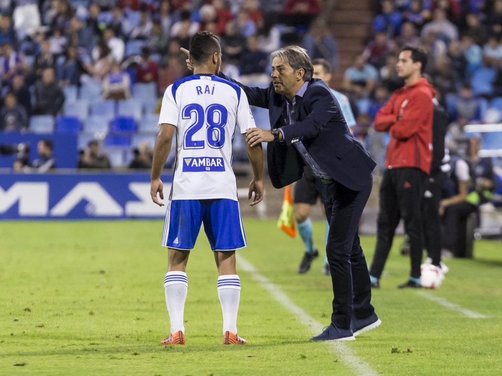 Natxo González da instrucciones a Raí.