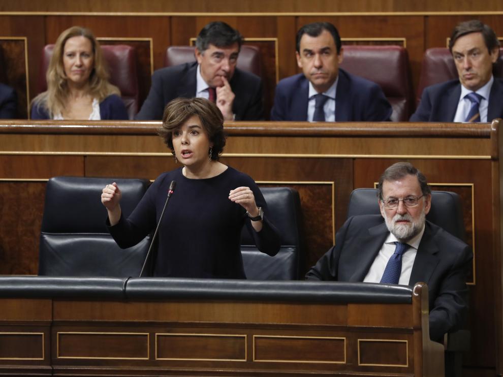 Sáenz de Santamaría y Rajoy en el Congreso.