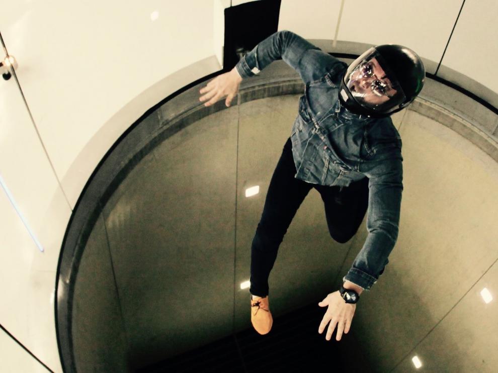 El propio Aldo Comas, dándolo todo en un túnel de viento.
