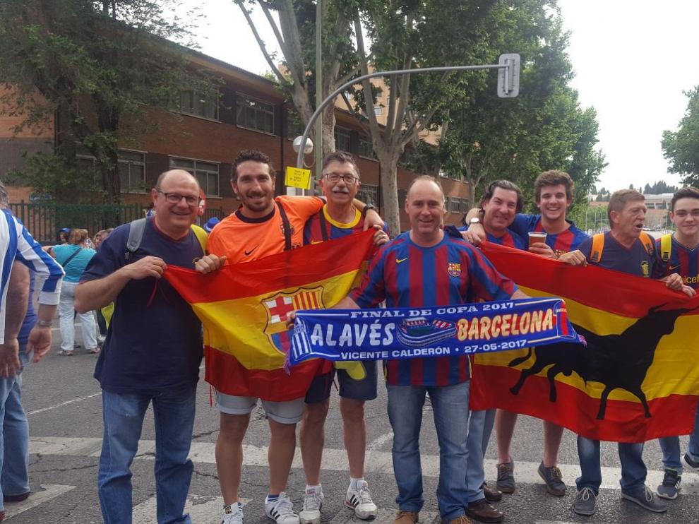 Barcelonistas de Aragón y La Rioja, antes de la última final de Copa del Rey.