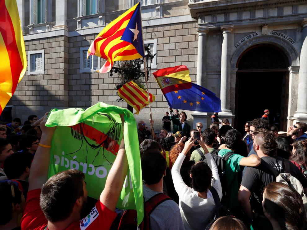 Álvaro de Marichalar, detenido en la puerta del Palau por resistencia a la autoridad