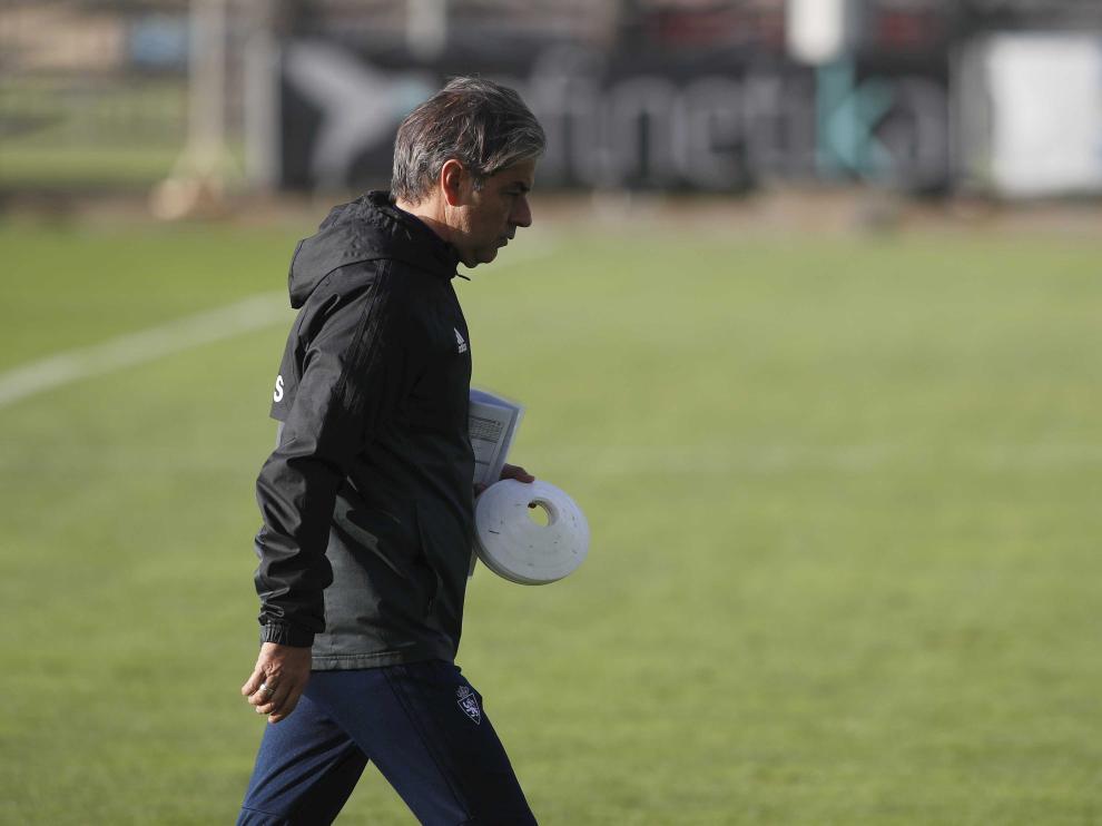 Natxo González, entrenador del Real Zaragoza, en una sesión de trabajo.