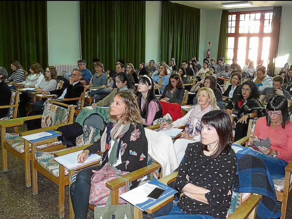 Las jornadas reúnen a cerca de 90 investigadores, profesores y estudiantes de España y Francia