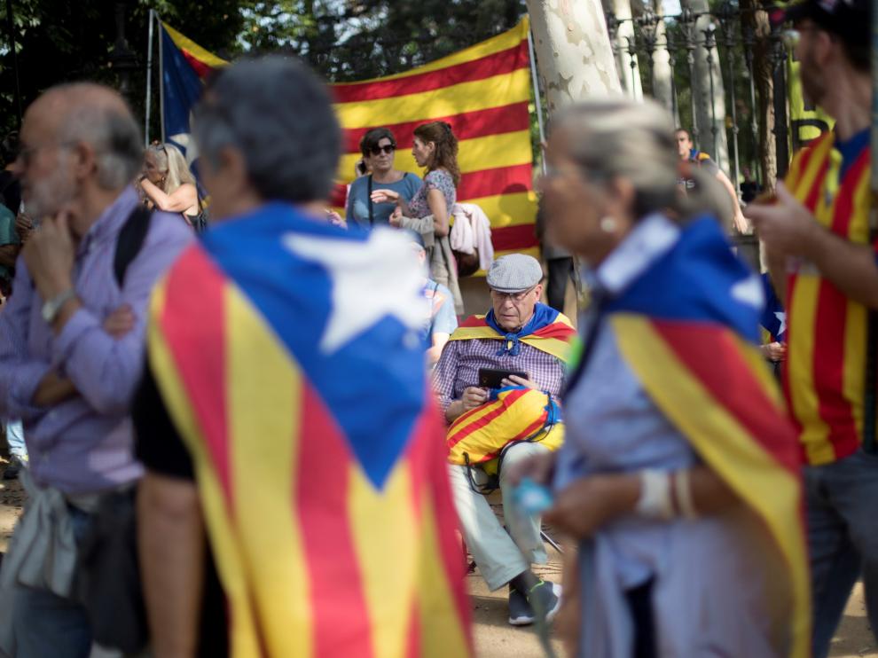 La ANC llama a rodear el Parlament mientras se vota la resolución independentista