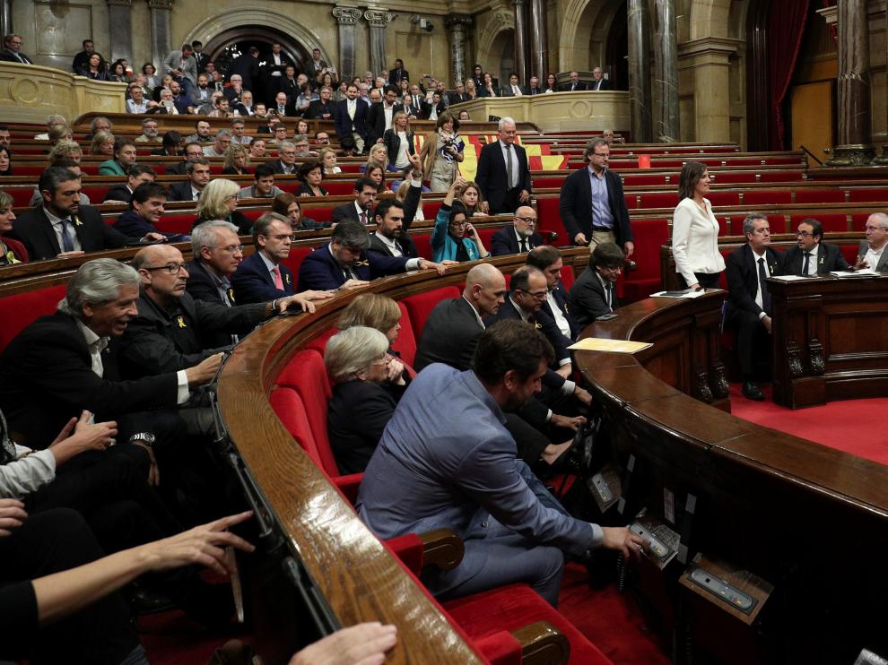 Los diputados de JxSí, votando
