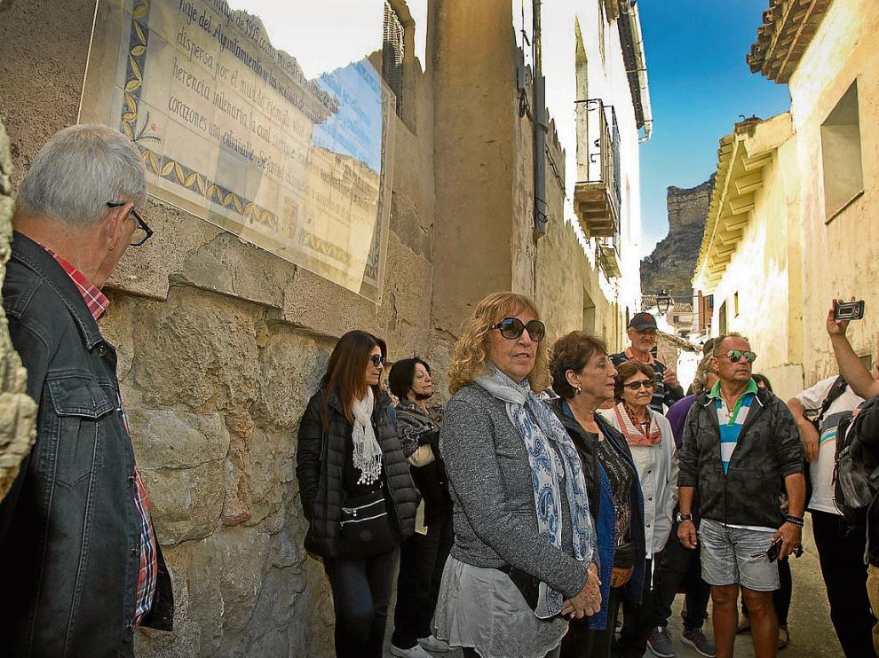 El grupo aprovechó su visita a Calatayud para recorrer la judería ayer por la mañana.