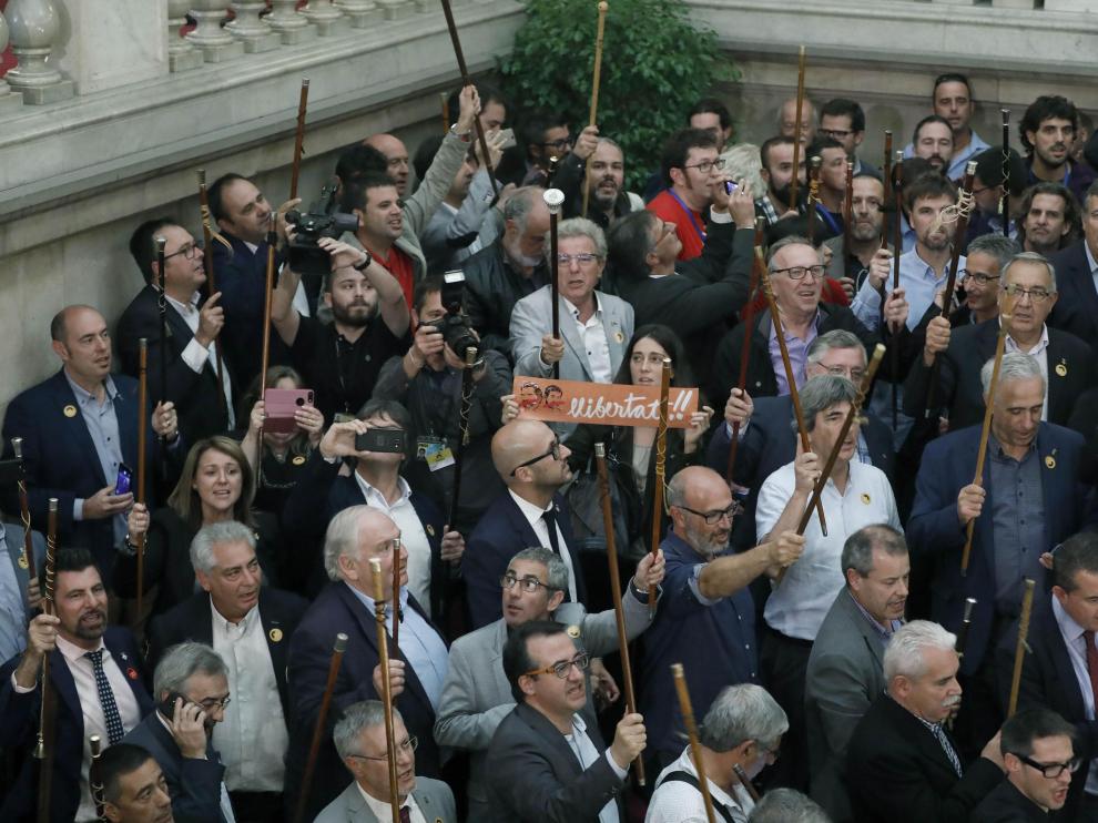 Alcaldes de municipios catalanes celebran la DUI