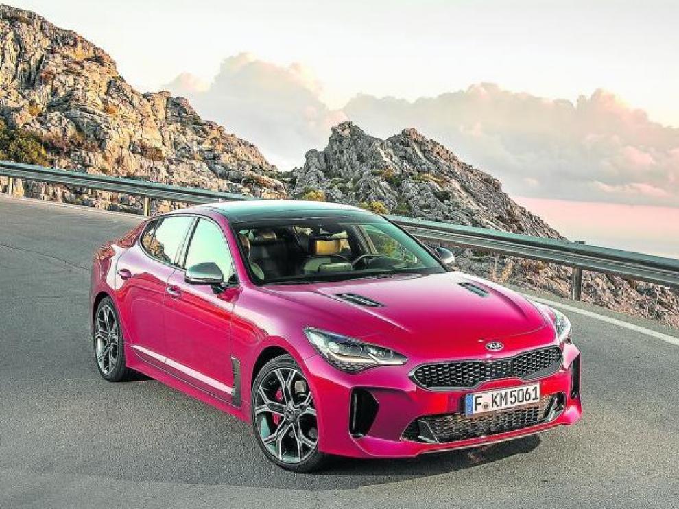 El diseño y el tacto de conducción del nuevo Stinger sorprendería a más de uno en una cata a ciegas. La evolución de Kia es sorprendente.