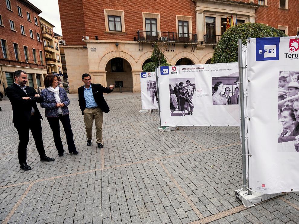 La exposición 'Amantes en España' son 40 fotografías de otras tantas parejas de personalidades que fueron famosísimas y que aún lo son.