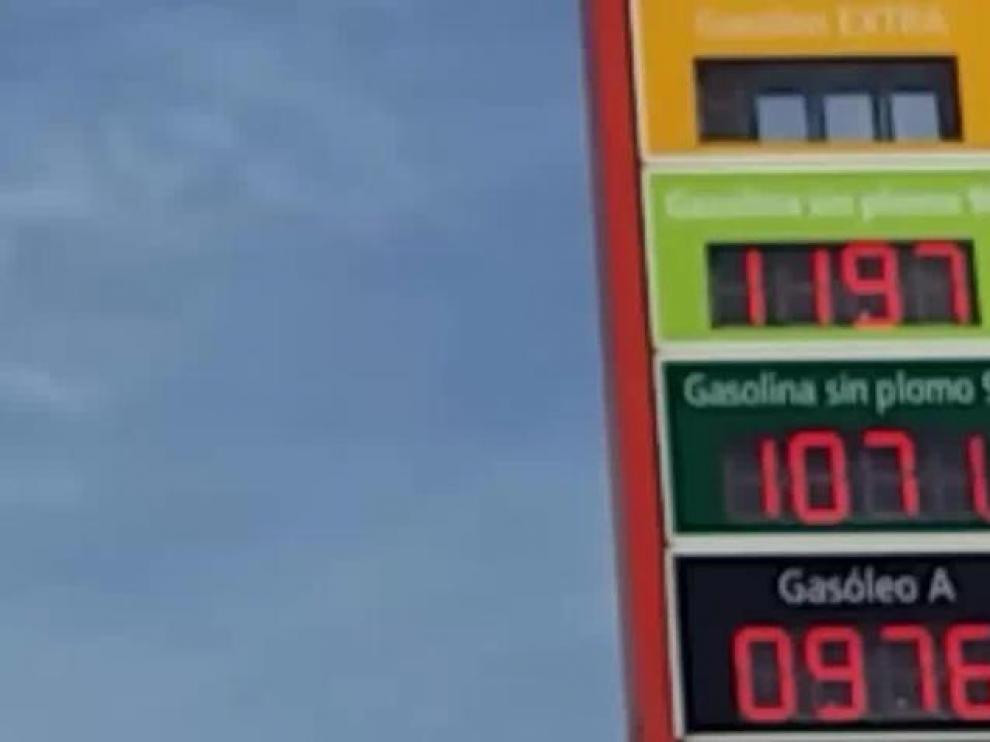 El petróleo vuelve a precios de 2015 y pasa factura en el bolsillo de los aragoneses.