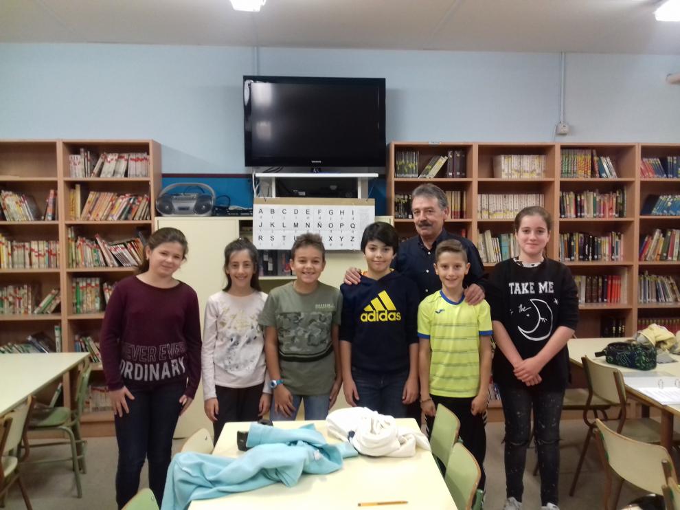 Alumnos del aula de desarrollo de capacidades del colegio Zalfonada: Laura, Lucía, Samuel, Bruno, Rubén y Sara.