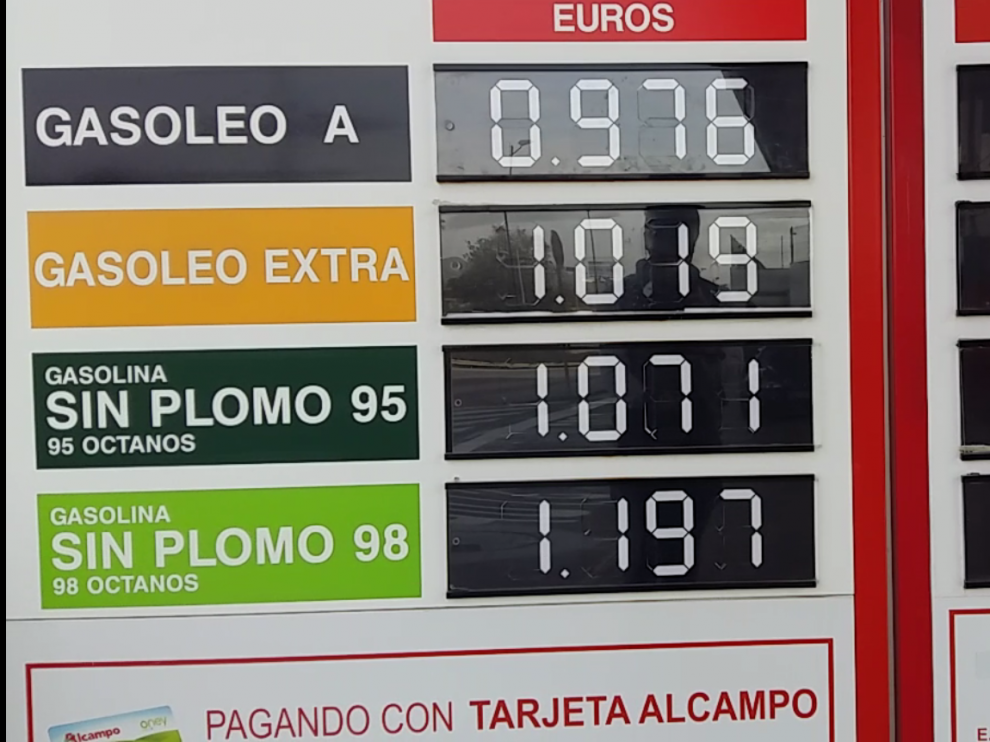 A pesar de la subida, algunos surtidores de Zaragoza siguen manteniendo precios por debajo del euro.