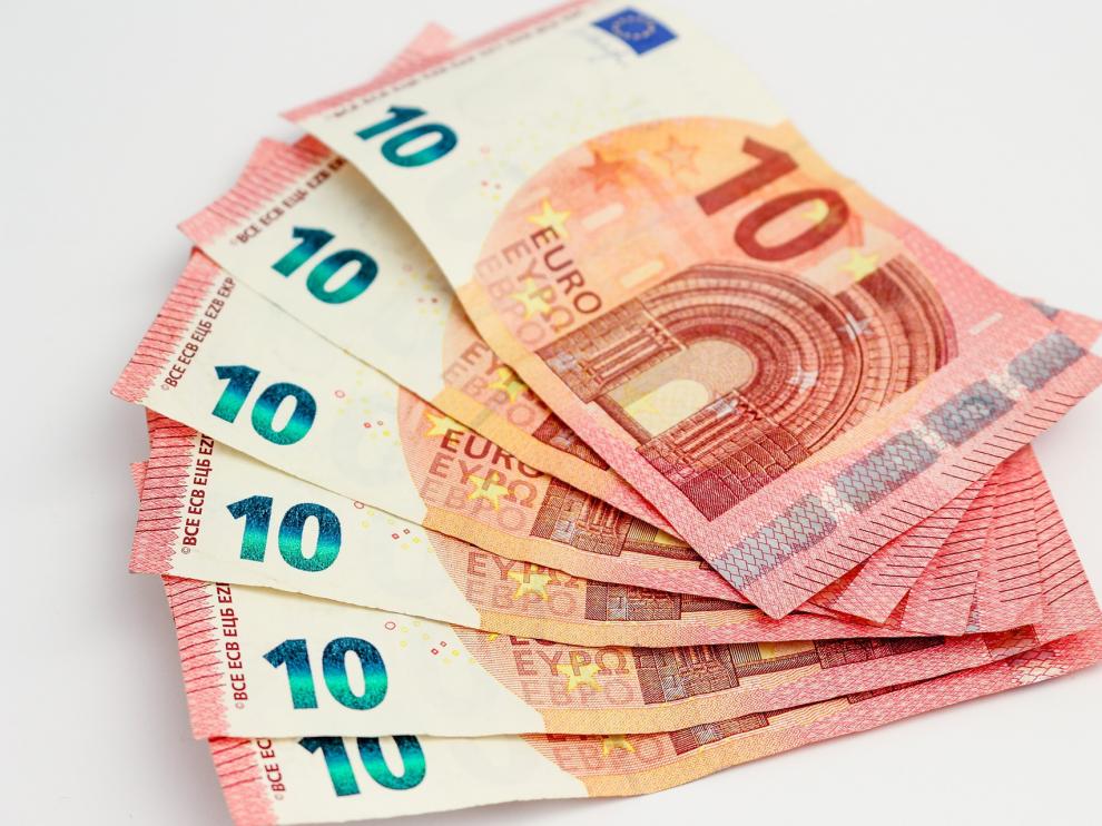 Foto de archivo de billetes de 10 euros.