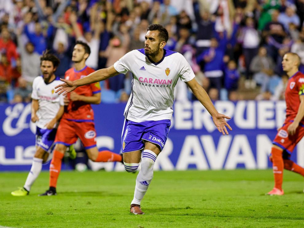 Borja festeja un tanto.