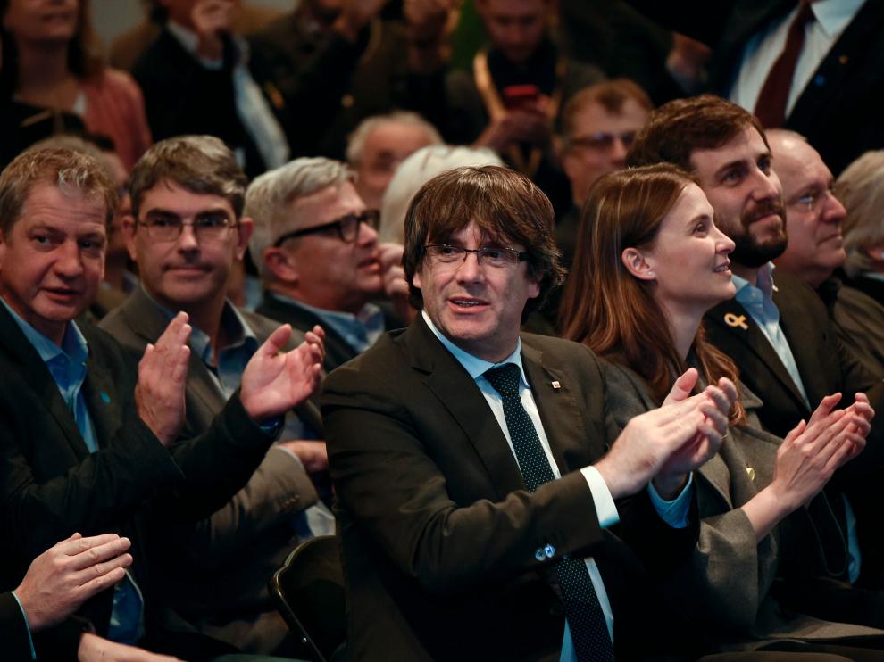 Puigdemont acude al acto de los alcaldes en Bruselas para agradecerles su apoyo