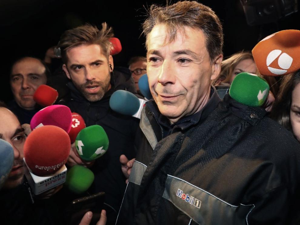 Imagen de archivo de Ignacio González atendiendo a los medios a su salida de prisión.