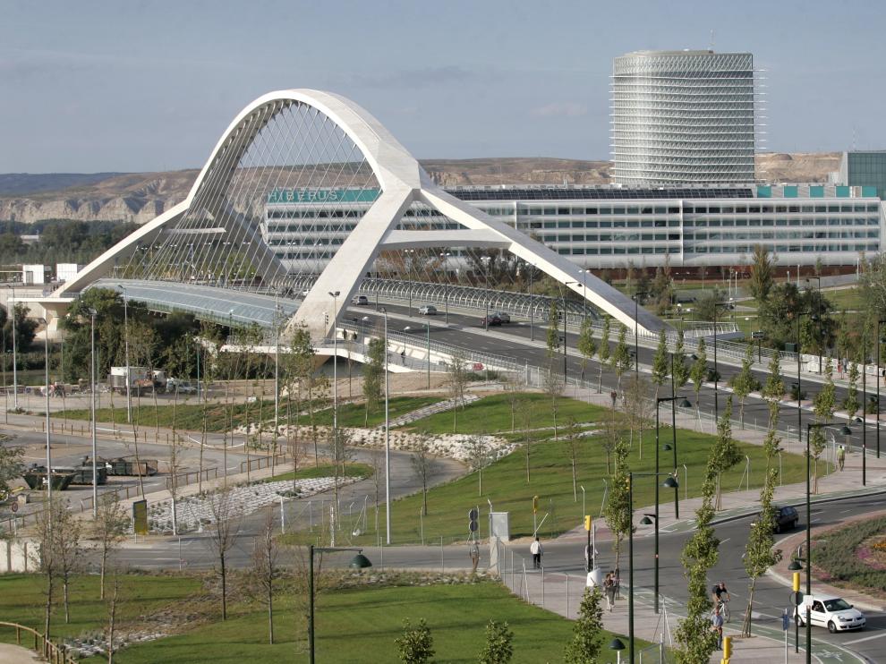 El puente del Tercer Milenio, el día de su apertura al tráfico, en 2008