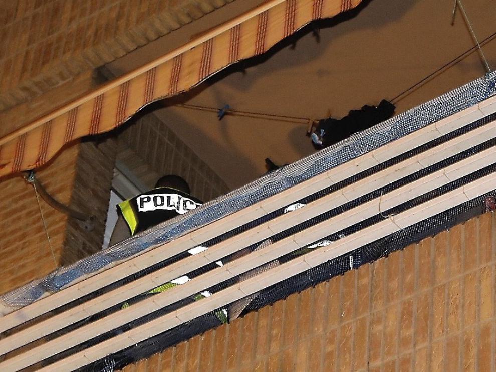 Vivienda de Alzira en la que un padre ha degollado a su hija.