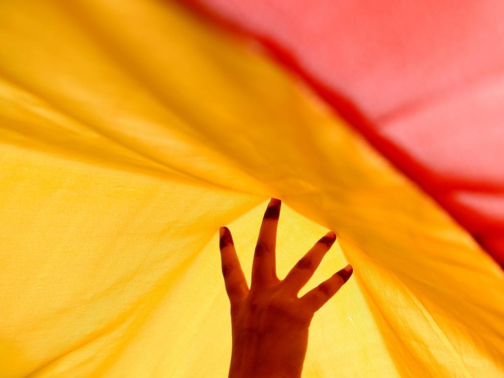 Cientos de personas participan en una marcha por el Día del Orgullo Gay